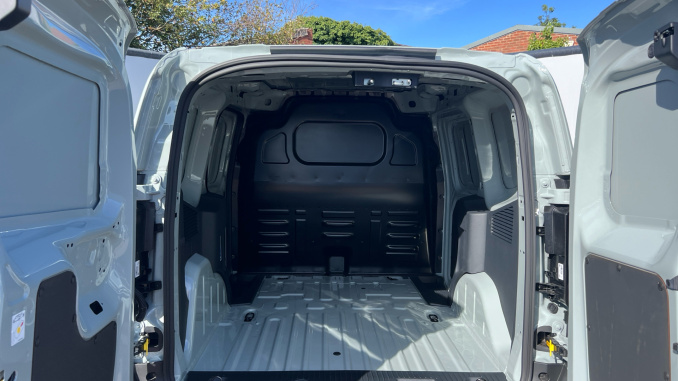 Ford Tourneo Connect 2.0 EcoBlue Titanium 5dr Auto Diesel Estate - Image 4